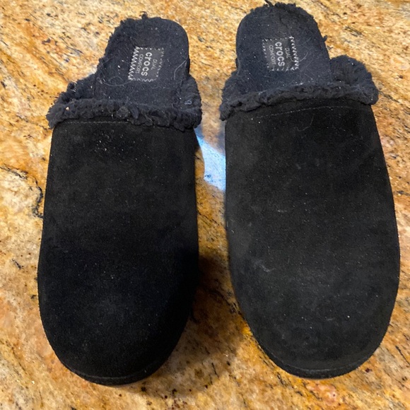 Crocs clogs with black “fur” interior - Picture 1 of 2